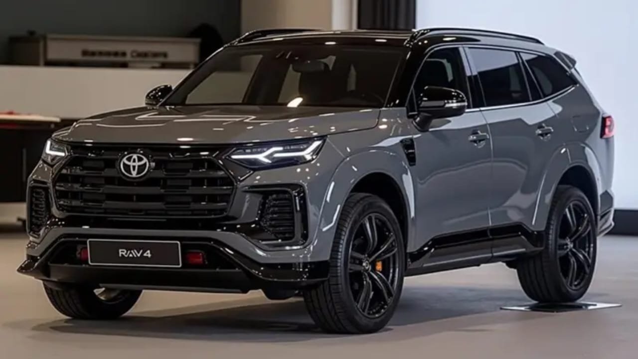 Toyota RAV4 2025 – 2.5L Hybrid Engine, 219HP Power & 32 kmpl Mileage, AWD SUV Starting at ₹4.9 Lakh!