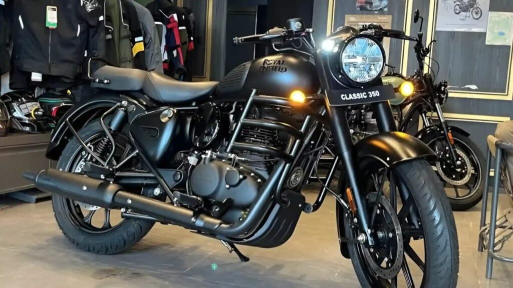 Royal Enfield Classic 350 – 349cc Engine, Timeless Retro Design & 41km/l Mileage Starting at ₹1.03 Lakh!